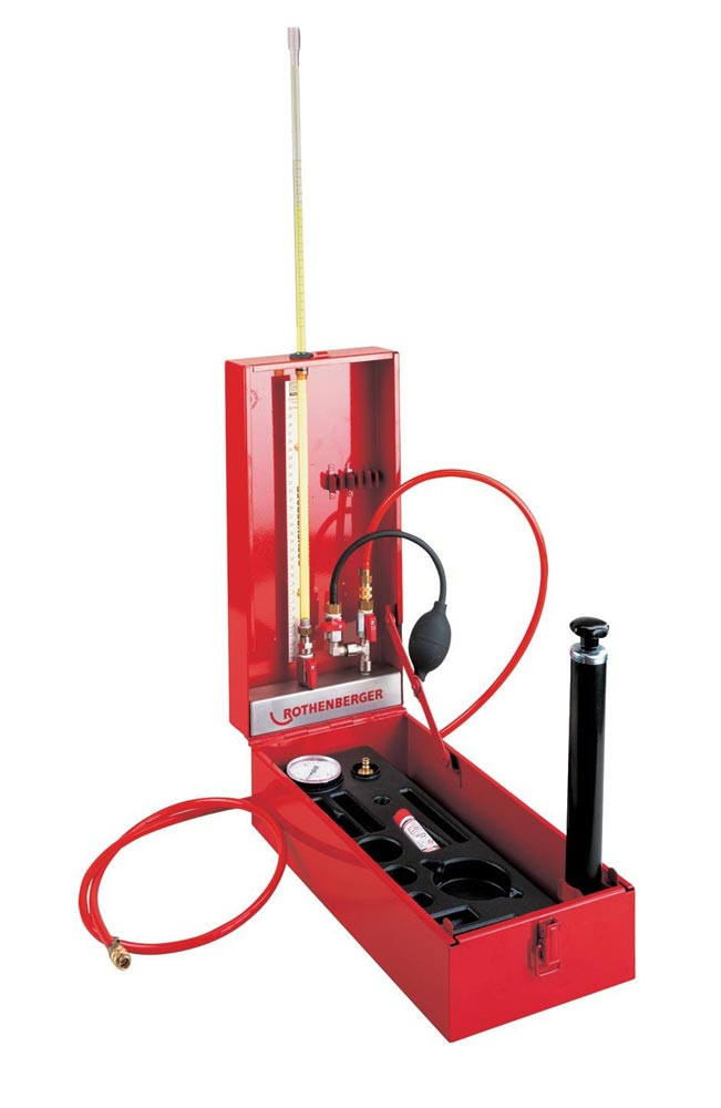 Wasserzähler. Ein Rotes Gerät Mit Einem Groben Wasserfilter, Das Dorthin  Läuft Stockfoto - Bild von leute, fokus: 240505730